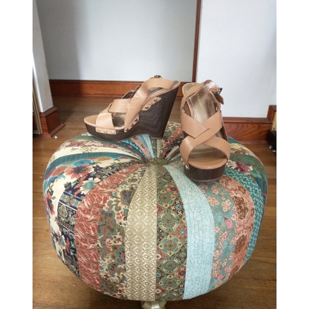Y2K BCBG Tan Sandal Wedges, size 8 - Picture 3 of 14